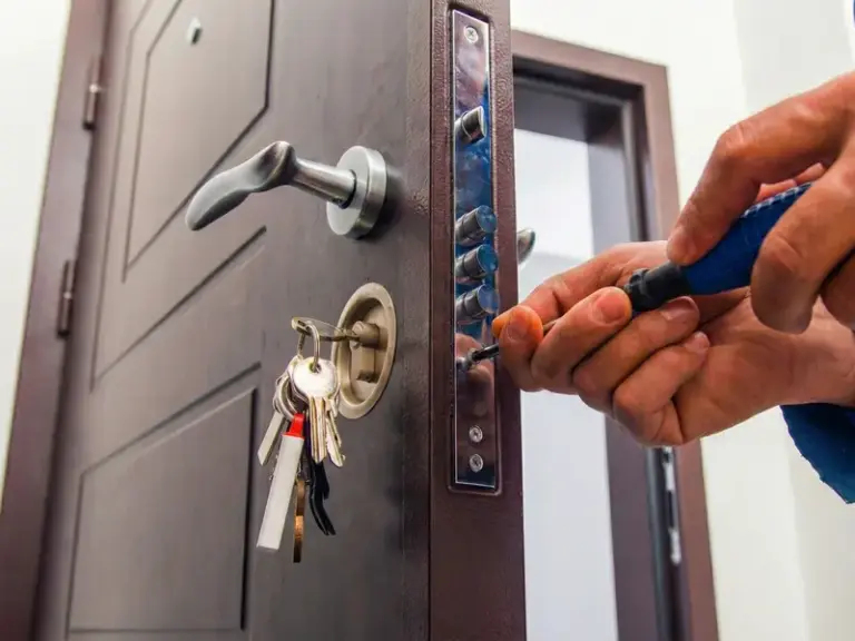 Porta blindada em Ribeirão das Neves – instalação e manutenção